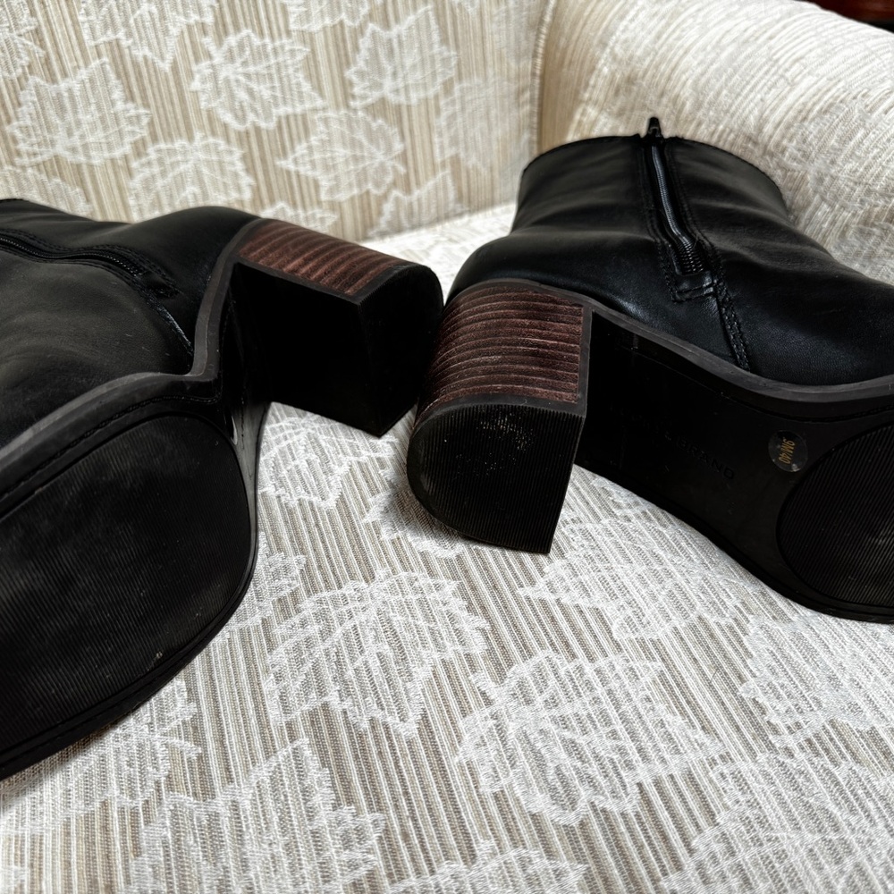 LUCKY BRAND Sz 9 LOW BOOTS zip side EXC like new cond. worn once ! Make … - Picture 4 of 8